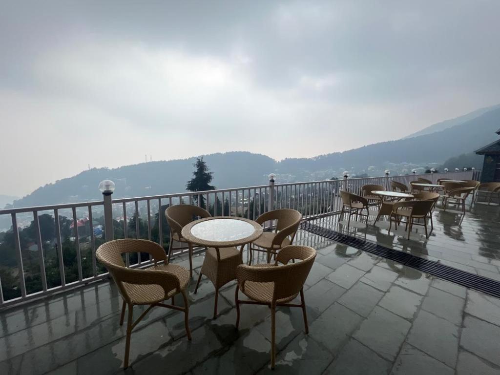 דרמסאלה Highsky Resort מראה חיצוני תמונה
